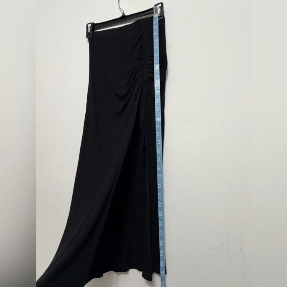 Lulus Black Ruched women’s size XS Maxi Skirt (A348)✨